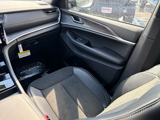 New 2026 Jeep Grand Cherokee Altitude image 35
