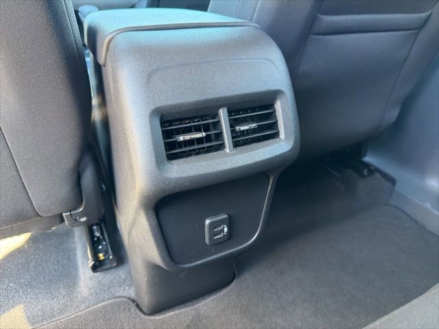 Used 2023 Chevrolet Equinox LT image 30