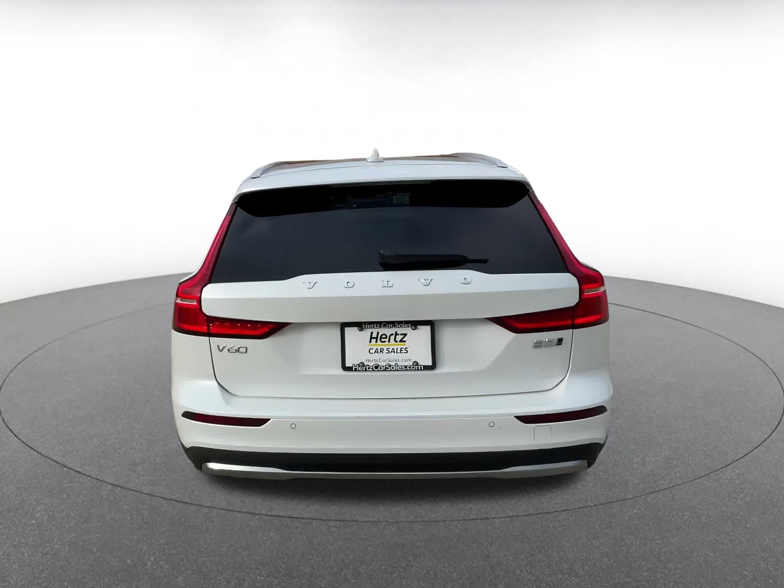 Used 2025 Volvo V60 B5 Cross Country Plus image 12