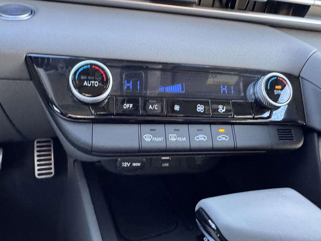 Certified 2025 Hyundai Elantra Sport image 25