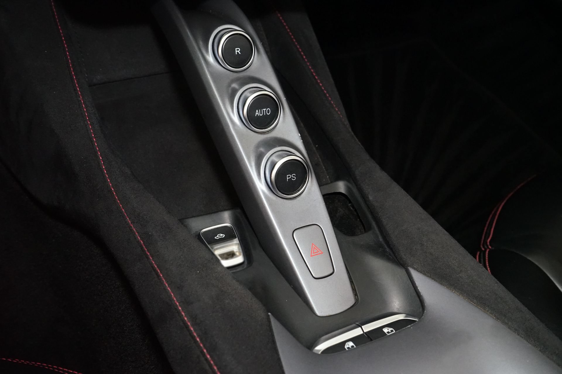Used 2019 Ferrari Portofino RWD image 16