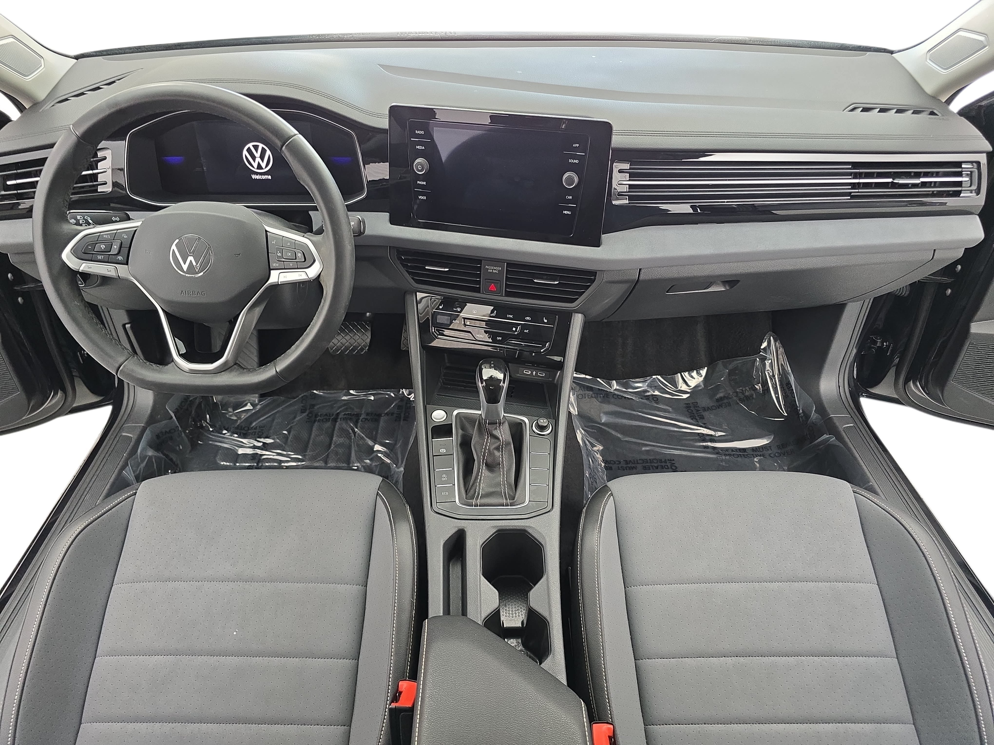 Certified 2025 Volkswagen Jetta SE w/ Sunroof Package FWD image 9