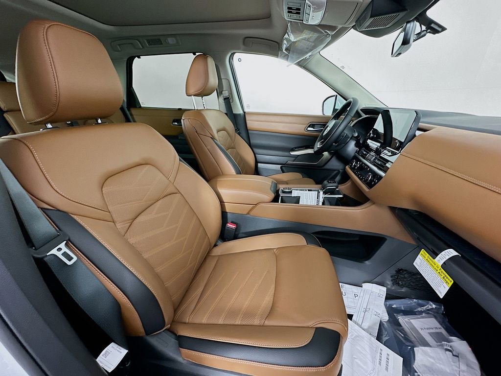New 2025 Nissan Pathfinder Platinum w/ Cargo Package image 36