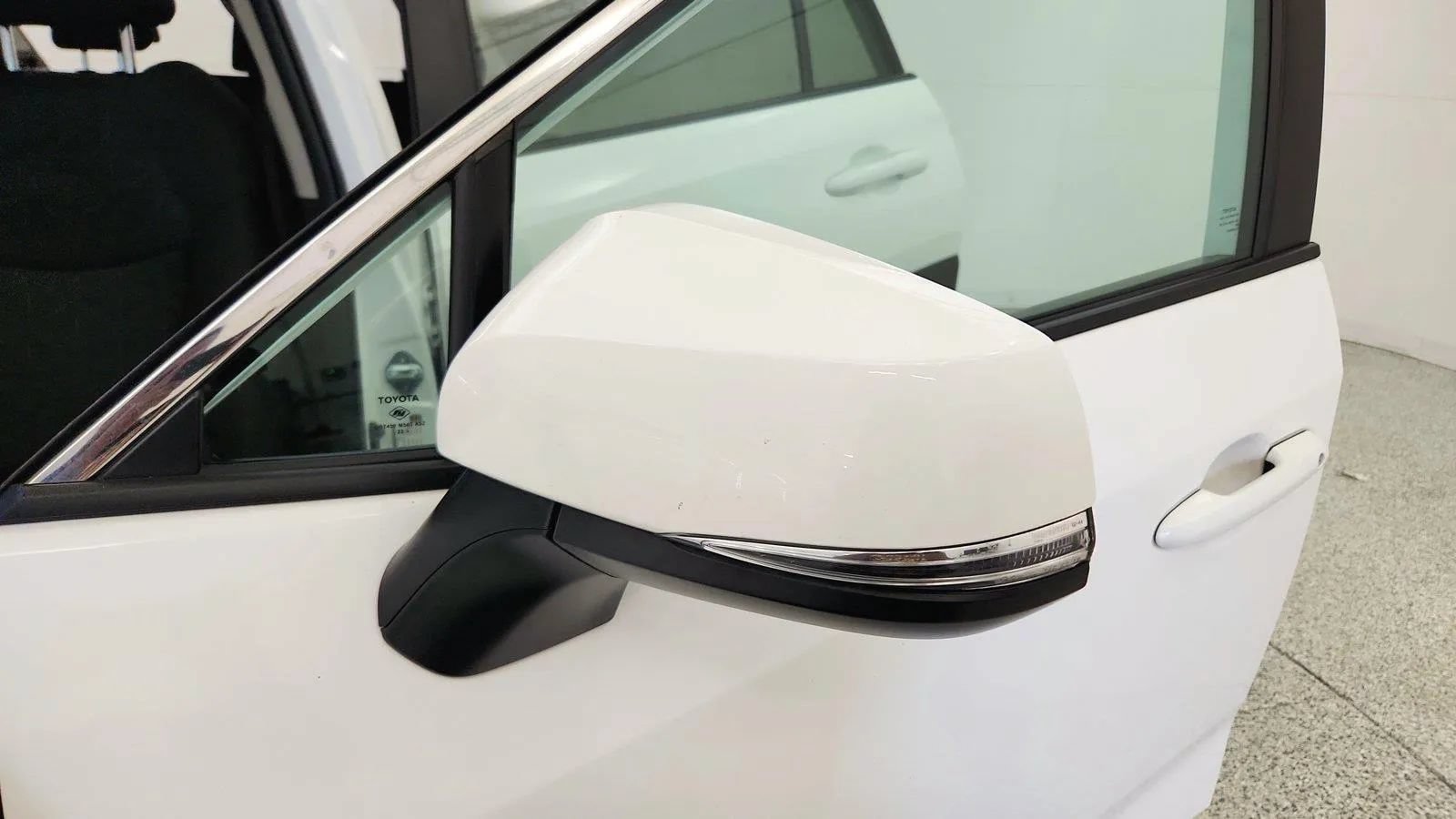 Used 2024 Toyota RAV4 XLE FWD image 36