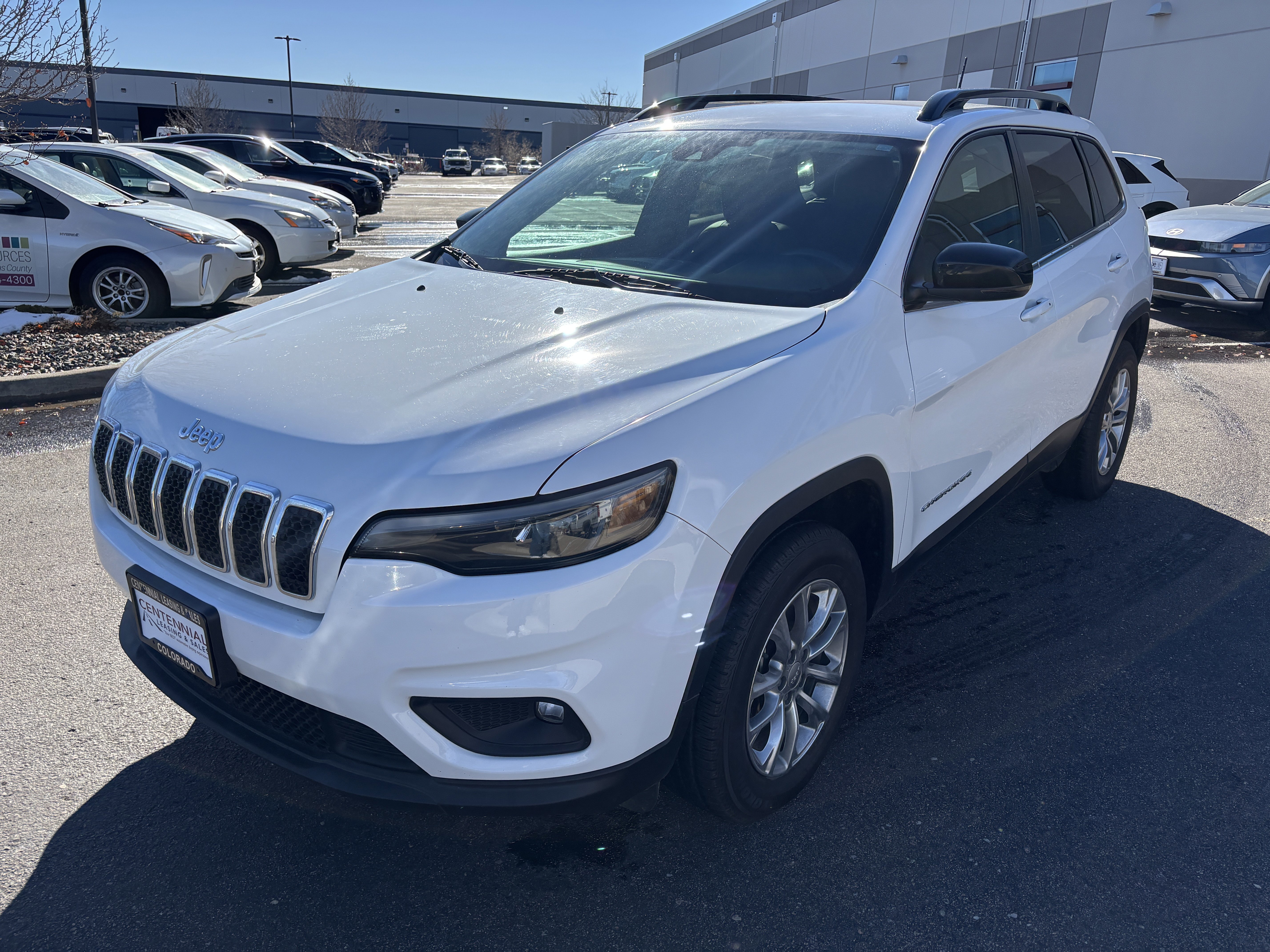 Used 2022 Jeep Cherokee Latitude Lux w/ Mopar Interior Package AWD/4WD image 3