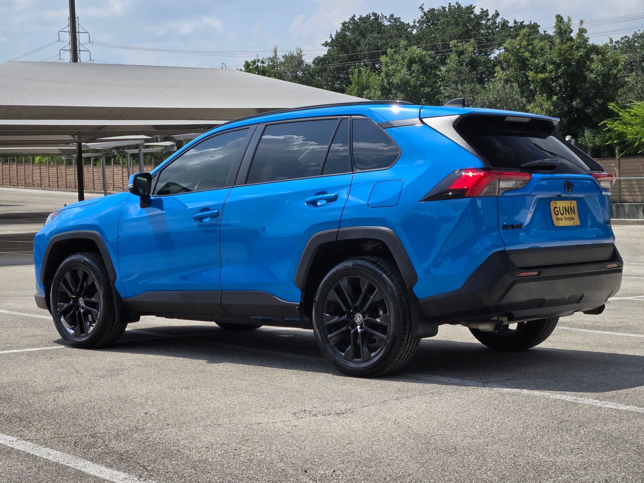 Used 2021 Toyota RAV4 XLE Premium FWD image 5