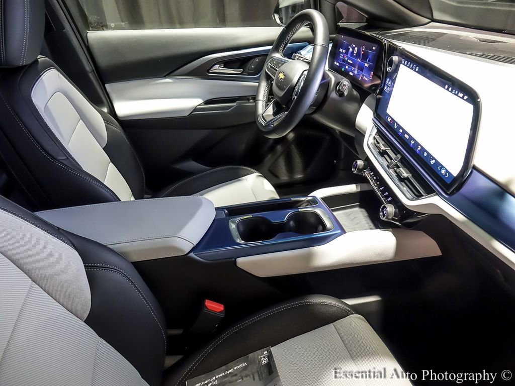 Used 2025 Chevrolet Equinox EV LT image 32