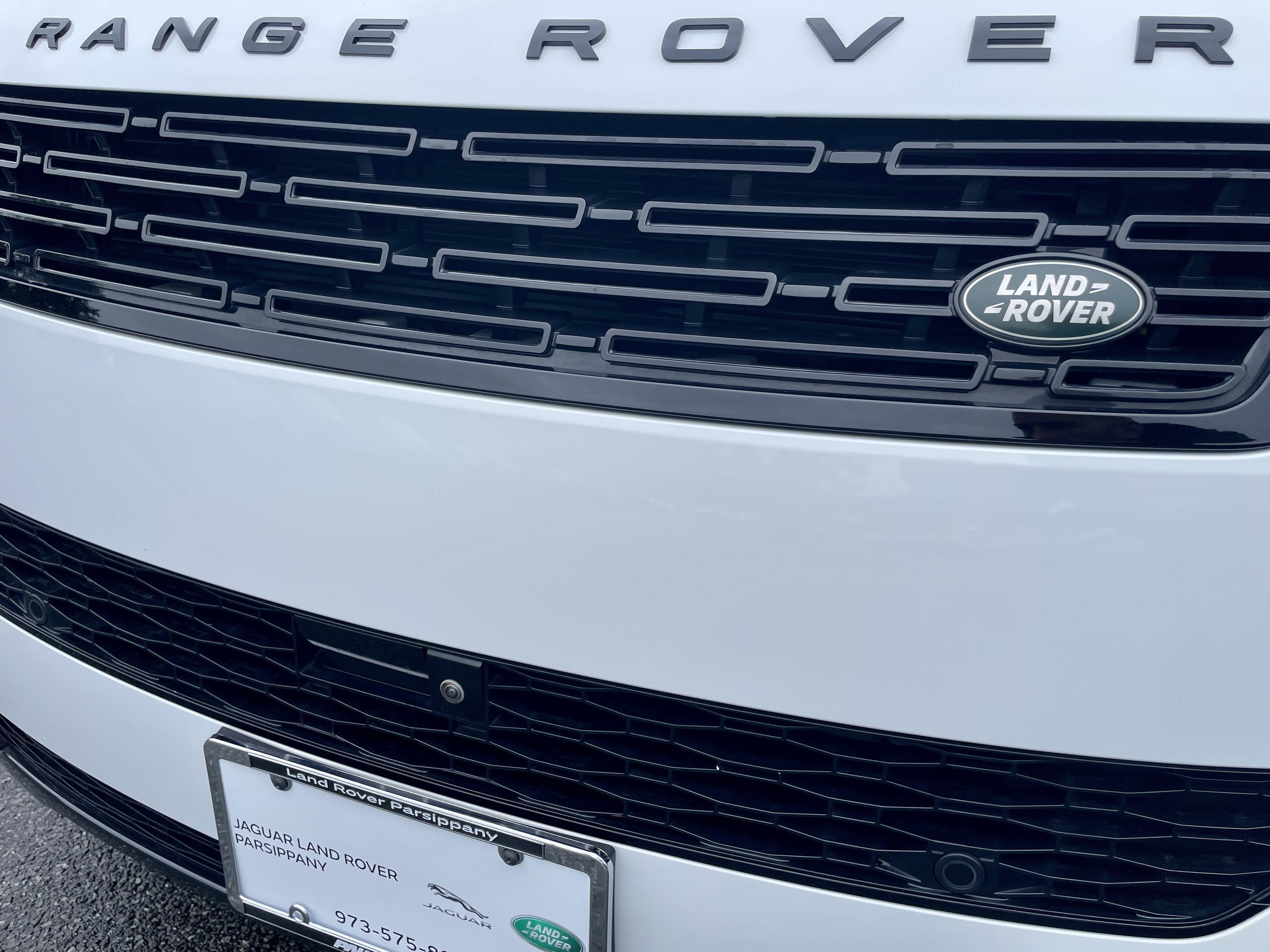 Used 2025 Land Rover Range Rover Sport SE AWD/4WD image 32