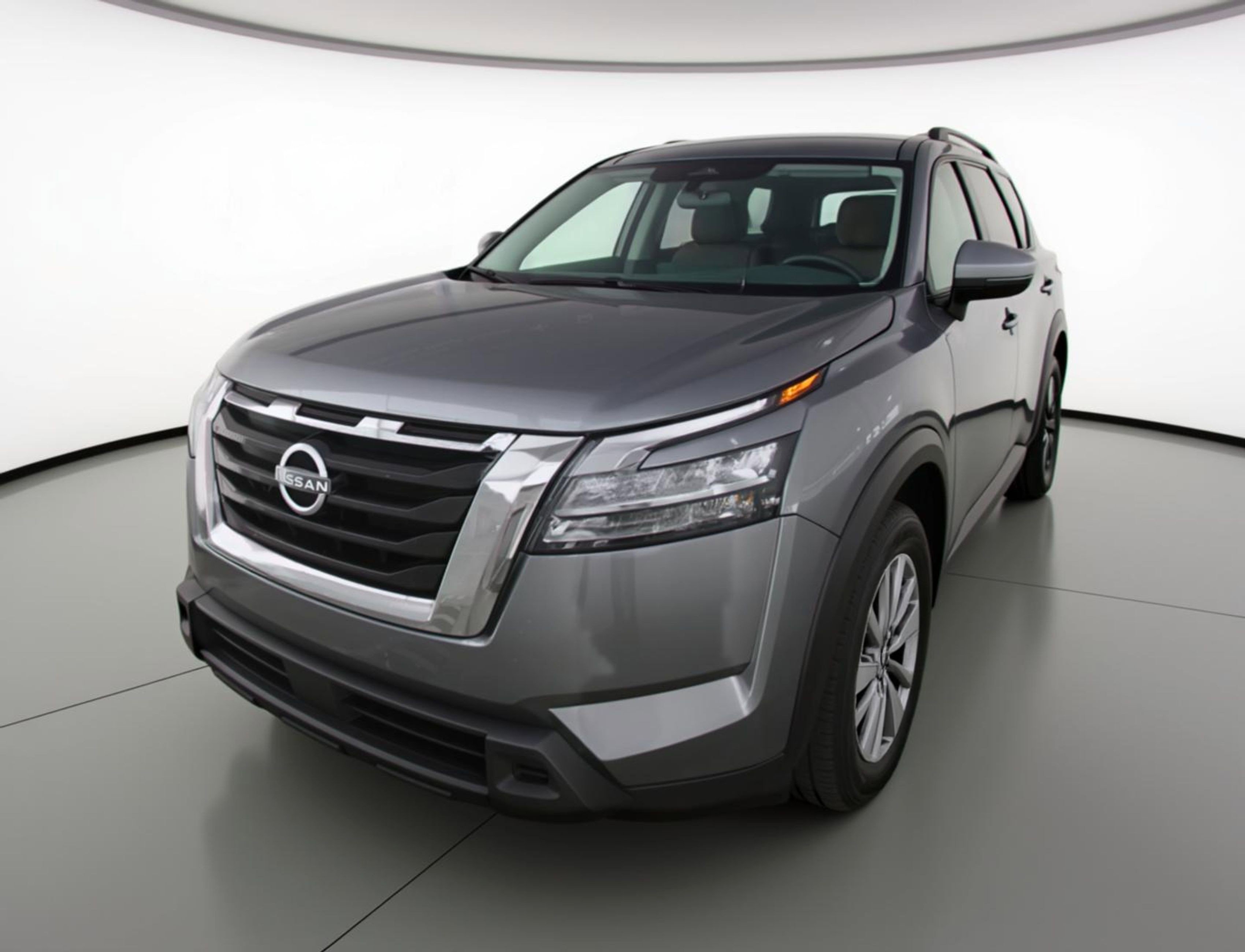 Used 2025 Nissan Pathfinder SV image 3