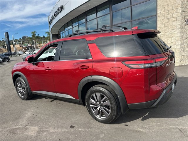 Used 2022 Nissan Pathfinder SV image 4