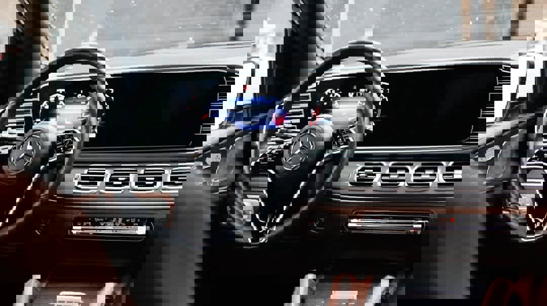 Used 2024 Mercedes-Benz GLE 350 4MATIC w/ Driver Assistance Package image 18