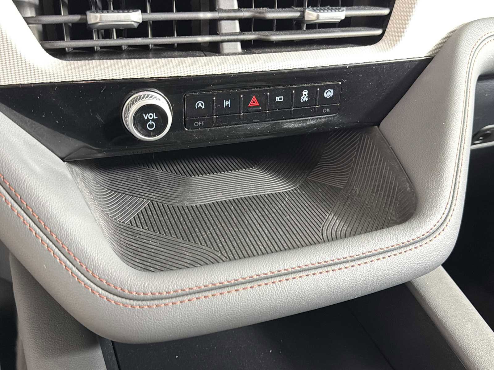 Used 2025 Ford Explorer Active image 62