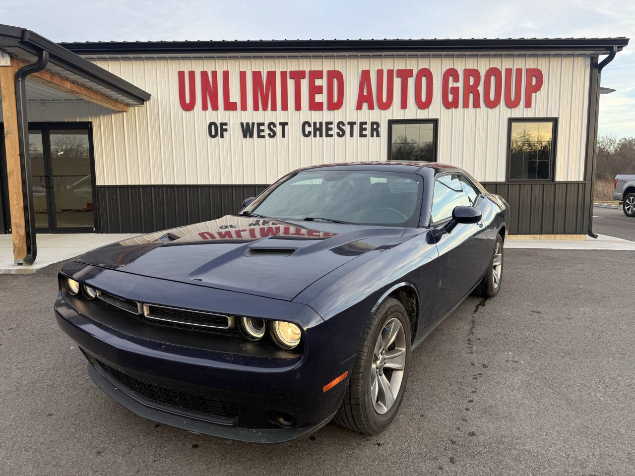 Used 2016 Dodge Challenger SXT image 1