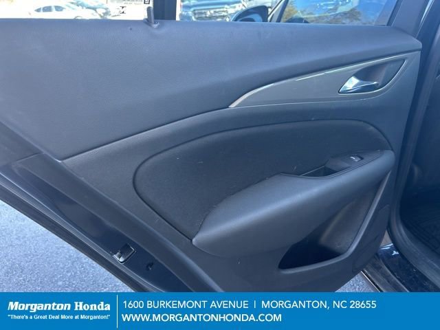 Used 2018 Buick Regal Preferred image 20