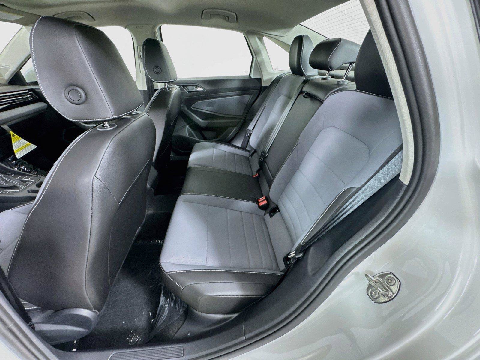 New 2027 Volkswagen Jetta SE FWD image 24