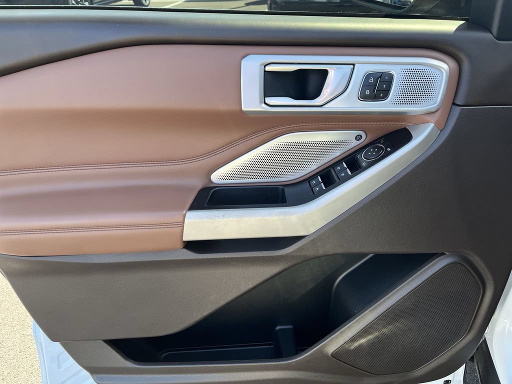 Used 2021 Ford Explorer King Ranch w/ Premium Technology Package AWD/4WD image 13