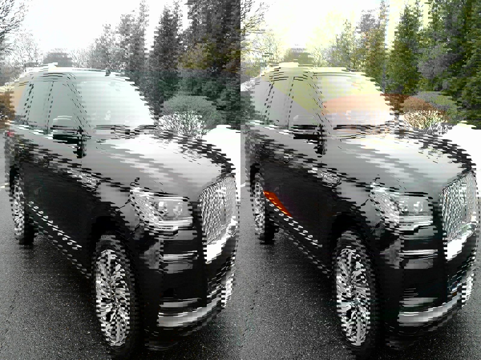 Used 2023 Lincoln Navigator Reserve image 3