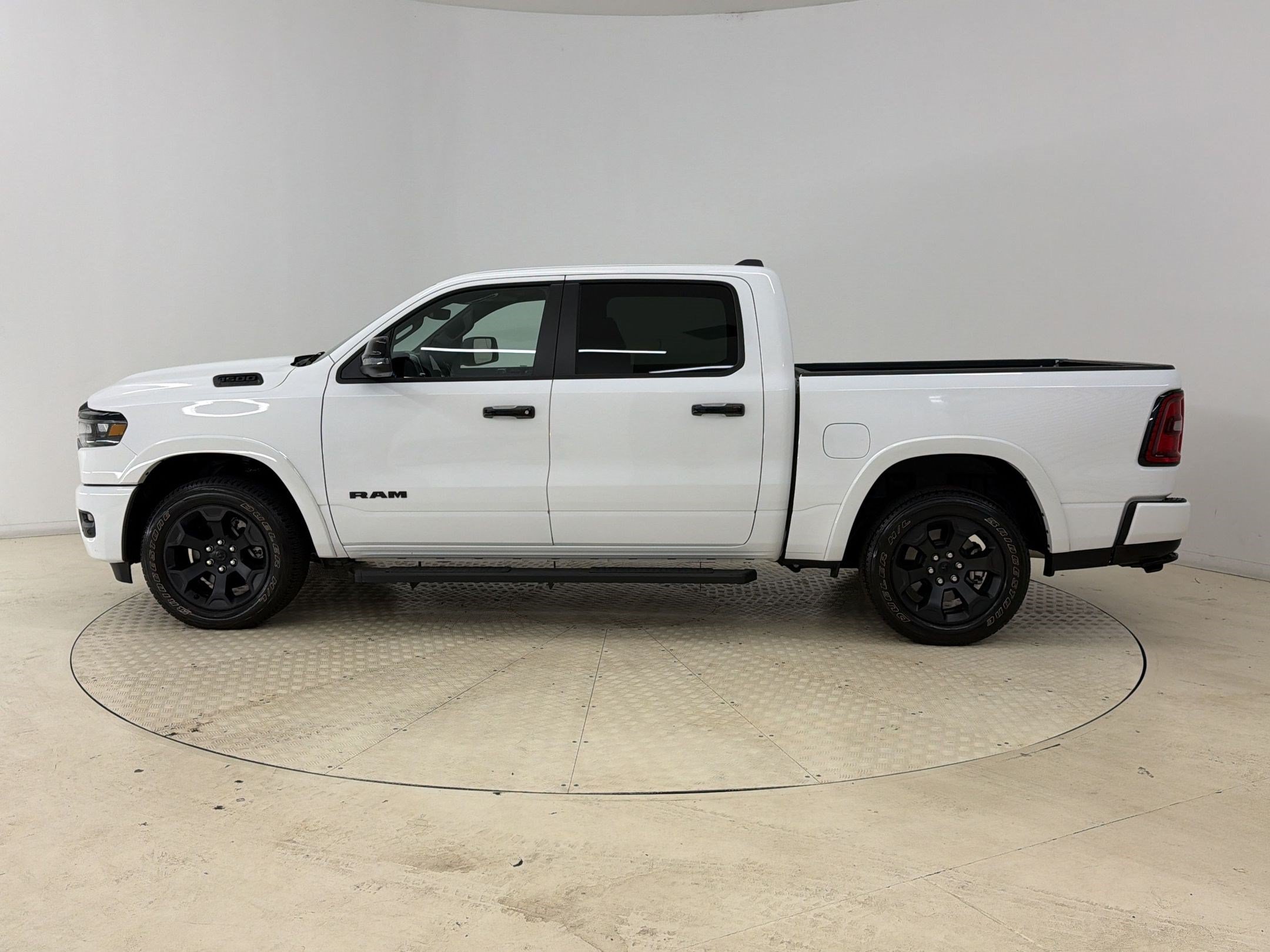Used 2025 RAM 1500 Big Horn AWD/4WD image 2