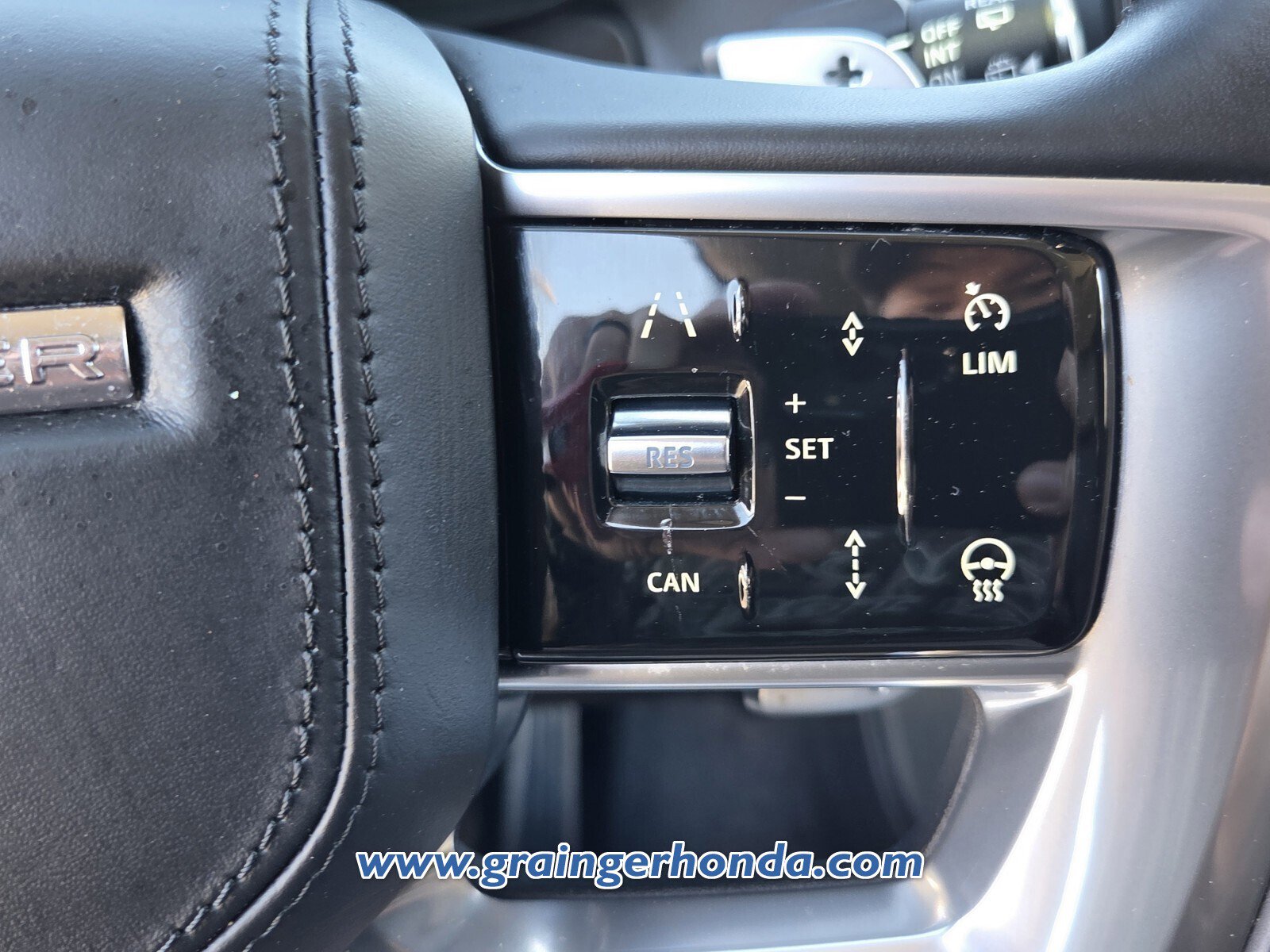 Used 2023 Land Rover Range Rover SE image 24