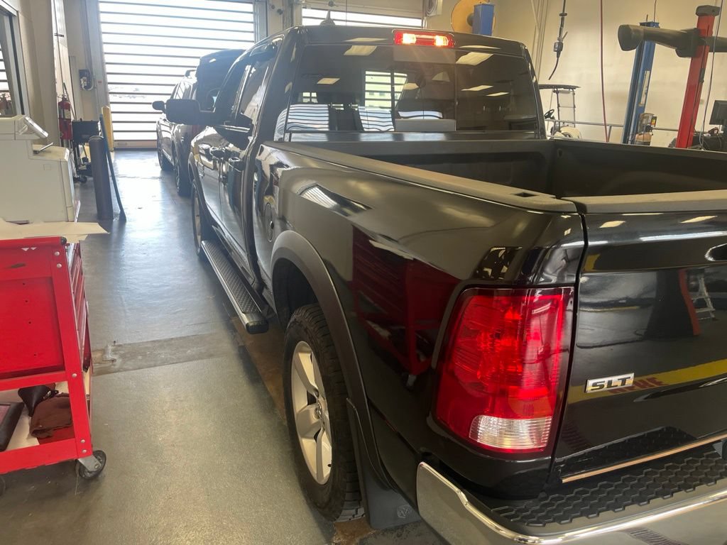 Used 2019 RAM 1500 Classic SLT w/ SLT Plus D←cor Group AWD/4WD image 5