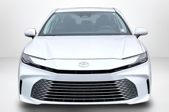 Used 2025 Toyota Camry XLE AWD/4WD image 3