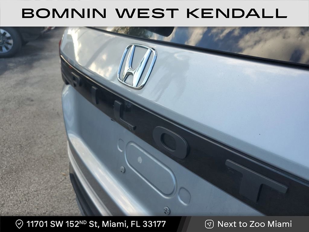 Used 2023 Honda Pilot Touring image 11