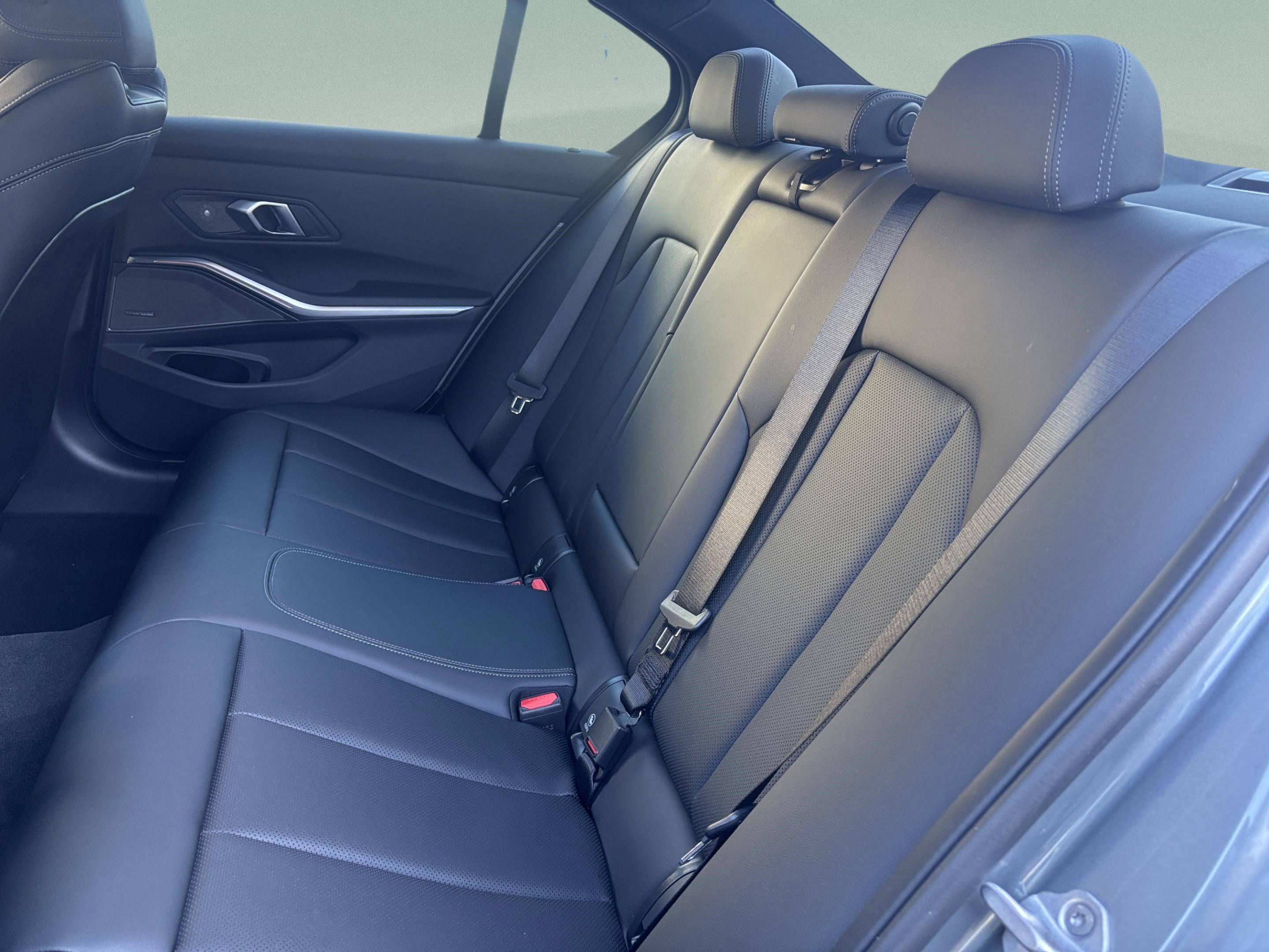 Used 2026 BMW 330i Sedan w/ Premium Package image 26