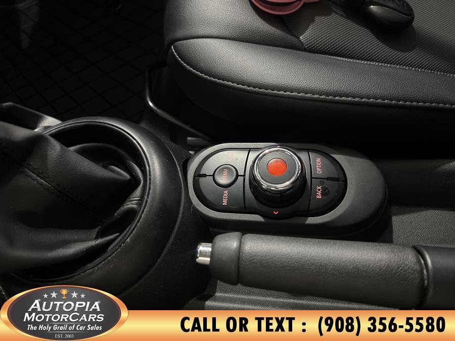 Used 2019 MINI Cooper 2-Door Hardtop w/ Storage Package image 31