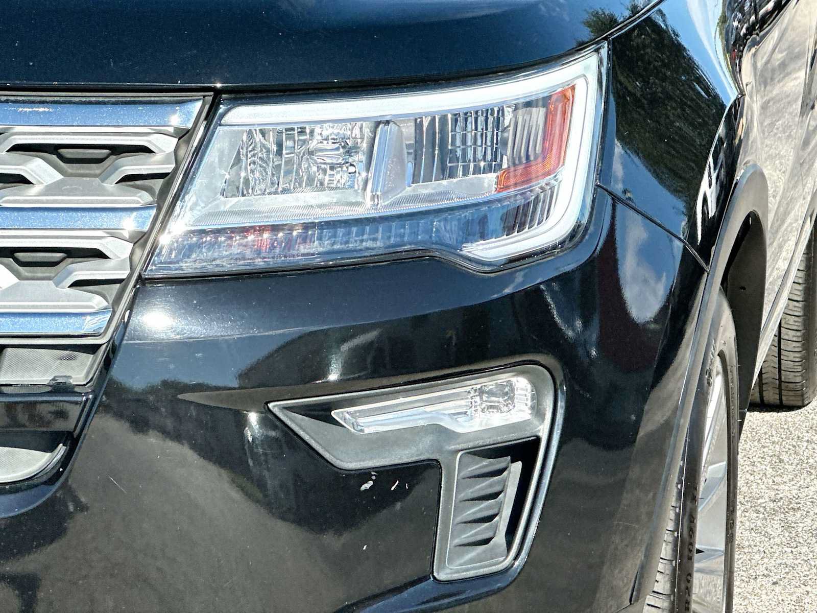 Used 2018 Ford Explorer Limited w/ Ford Safe & Smart Package AWD/4WD image 16