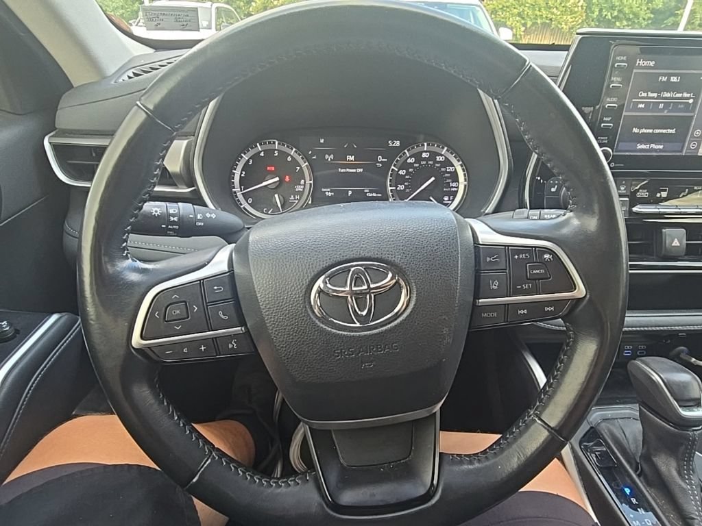 Used 2022 Toyota Highlander XLE AWD/4WD image 15