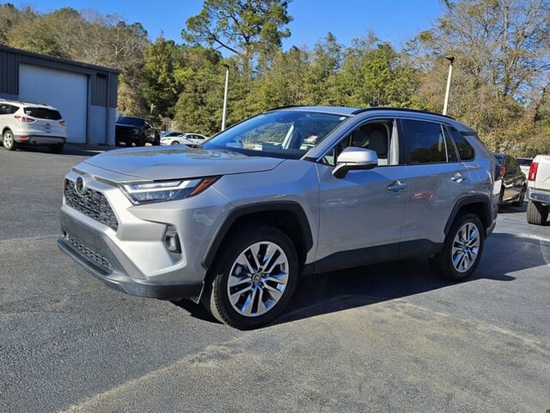 Used 2023 Toyota RAV4 XLE Premium image 3