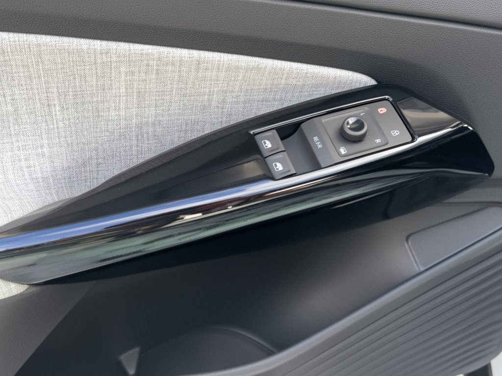 Certified 2023 Volkswagen ID.4 2WD image 14