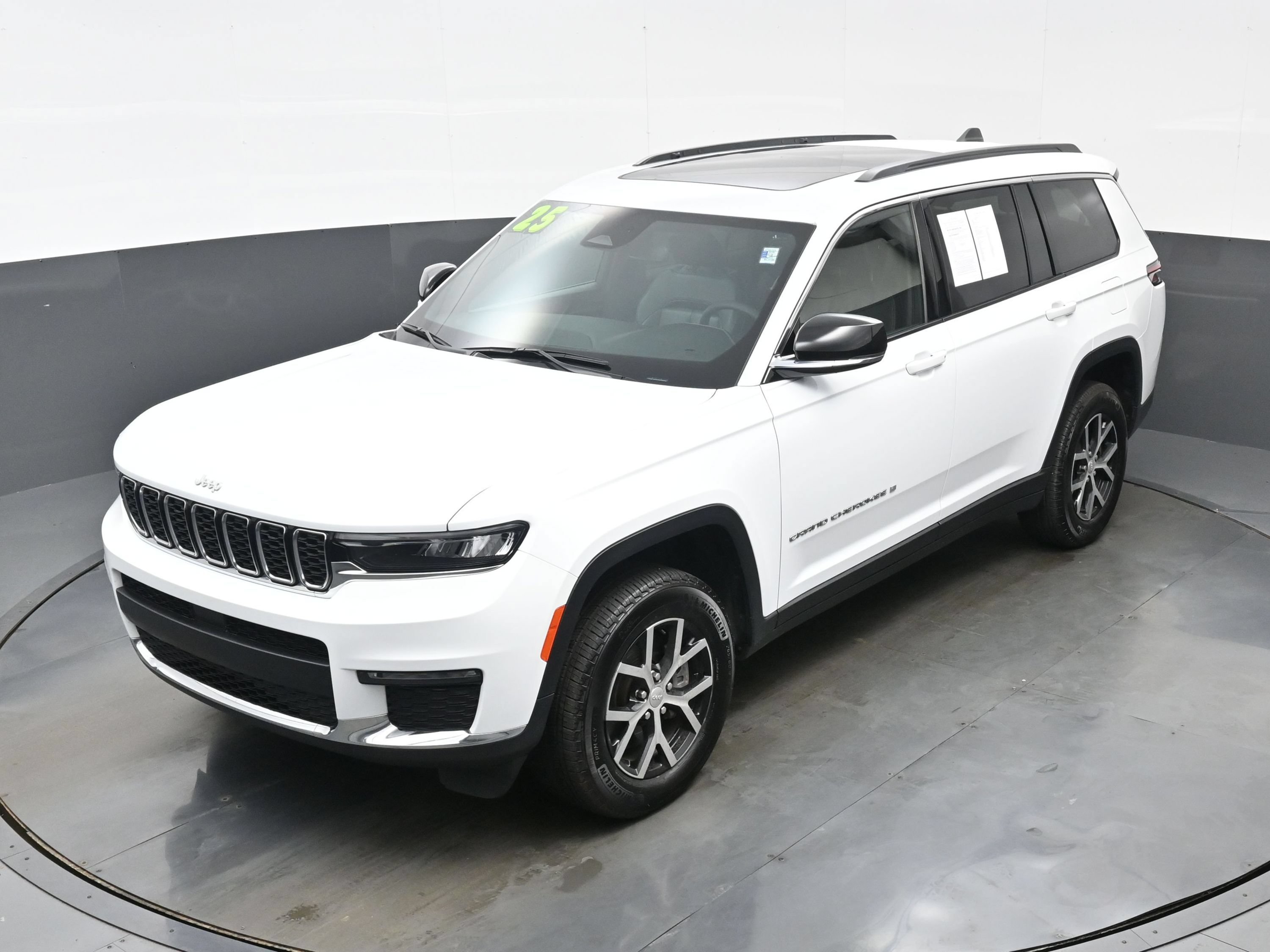Used 2025 Jeep Grand Cherokee L Limited AWD/4WD image 33