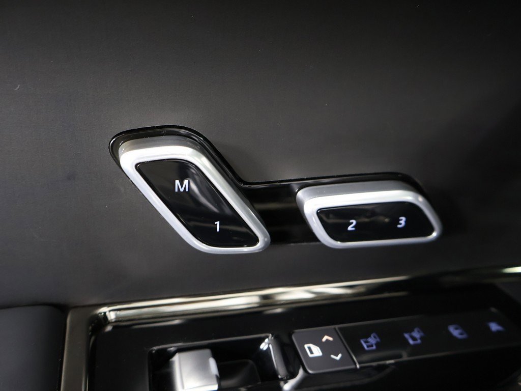 Used 2023 Land Rover Range Rover SV image 38