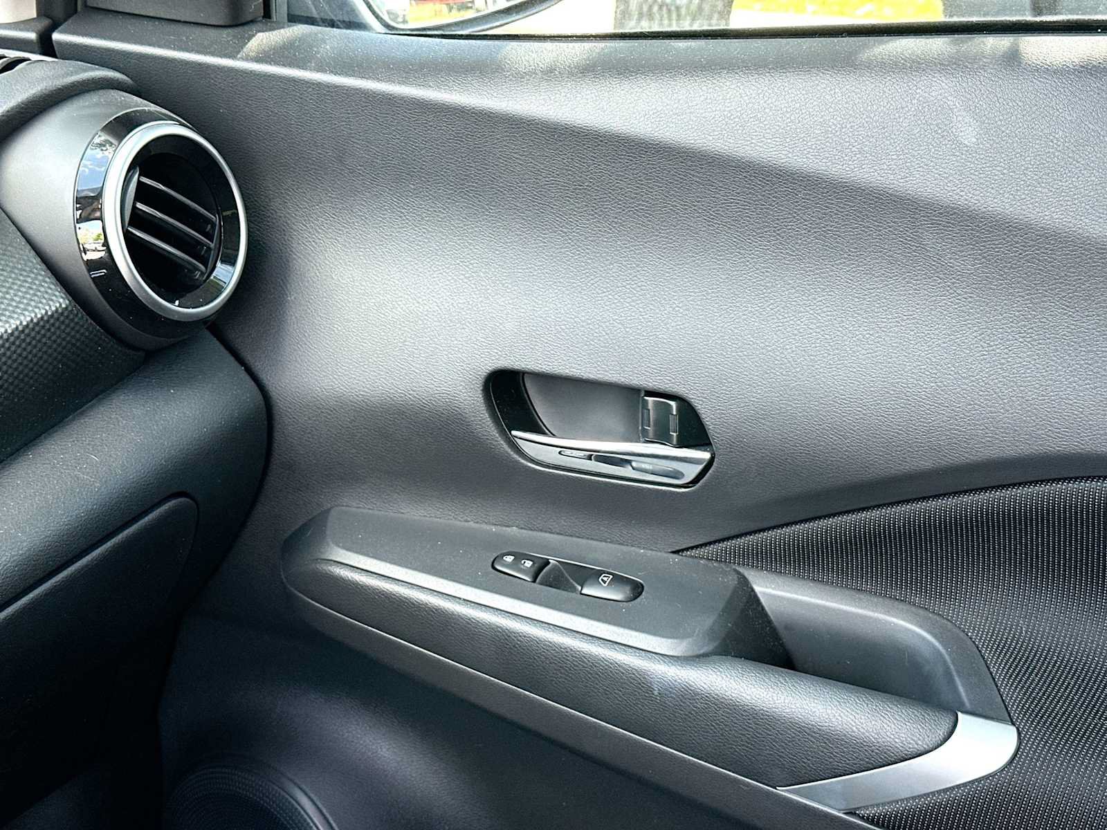 Used 2024 Nissan Kicks SV FWD image 28