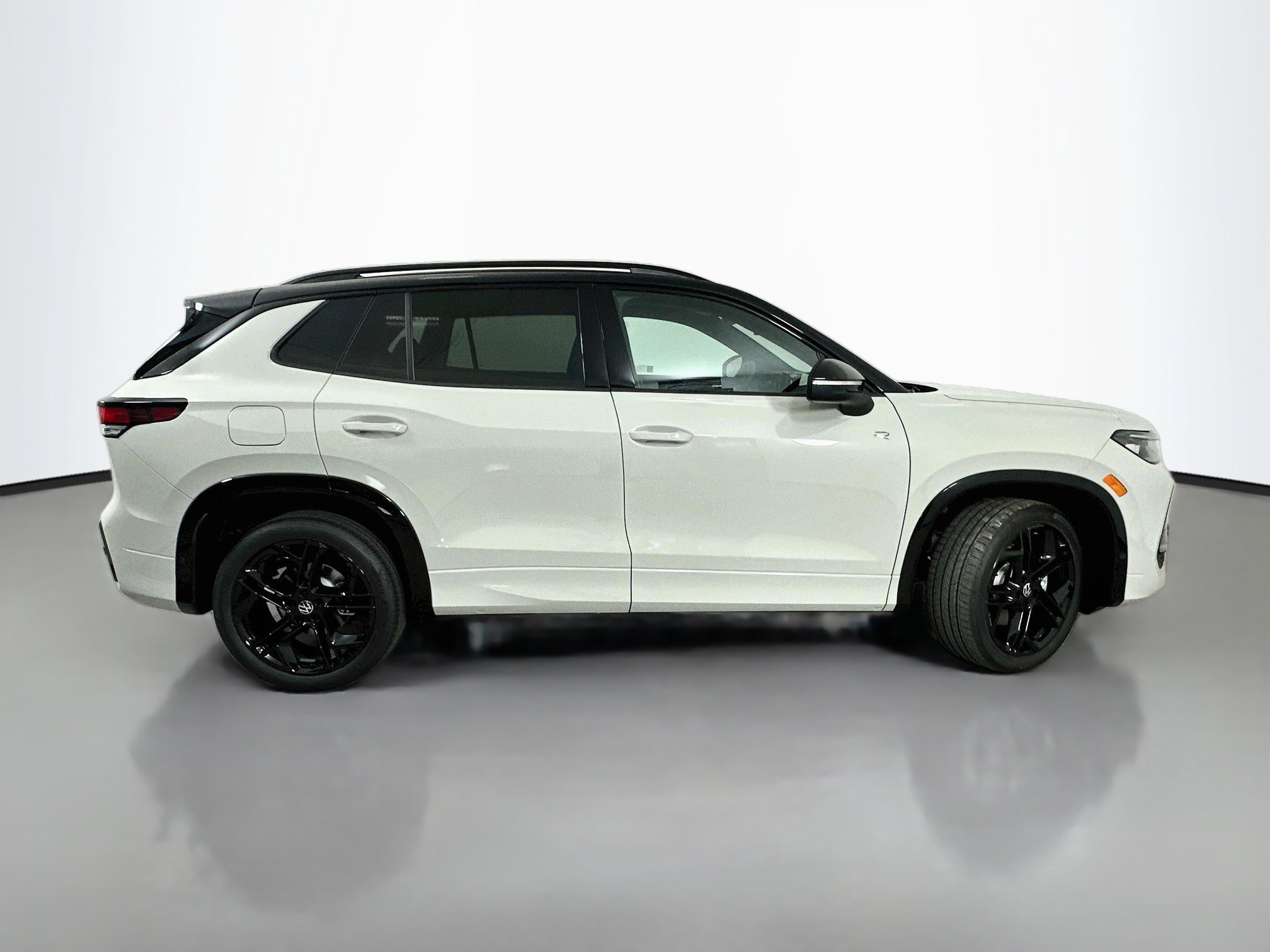 New 2026 Volkswagen Tiguan SE R-Line AWD/4WD image 8