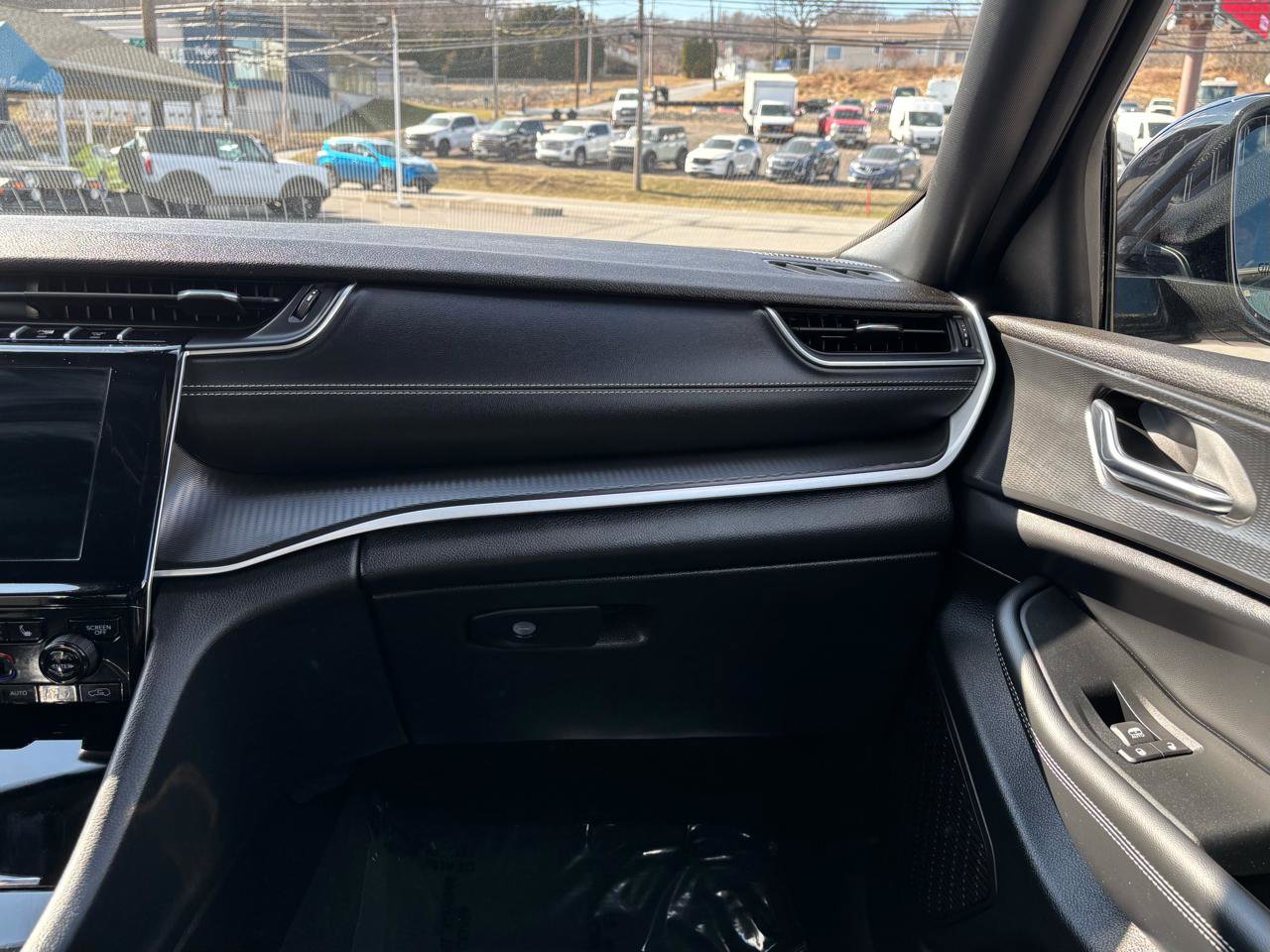 Used 2024 Jeep Grand Cherokee Altitude AWD/4WD image 22