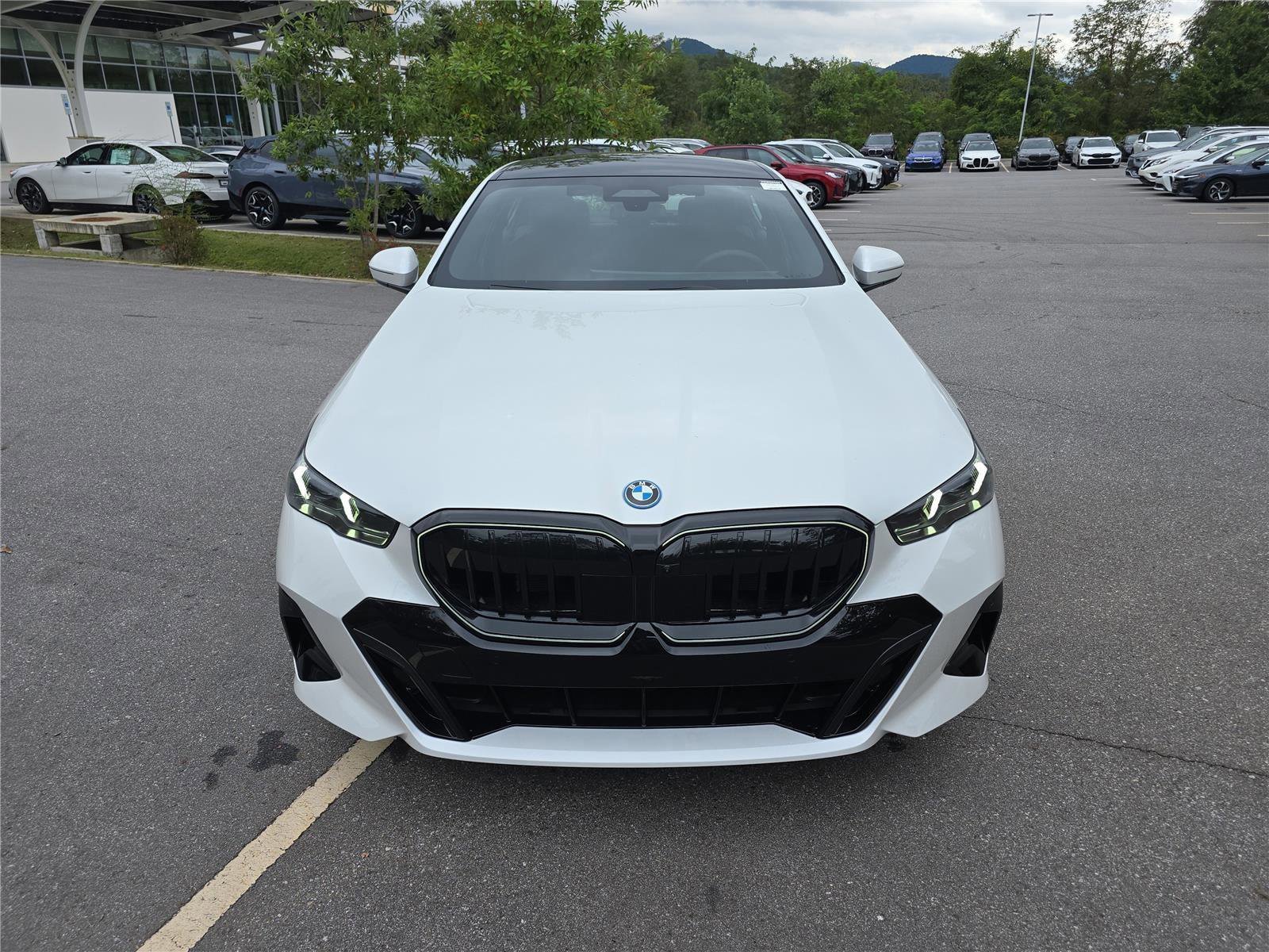 Certified 2026 BMW 550e xDrive AWD/4WD image 10