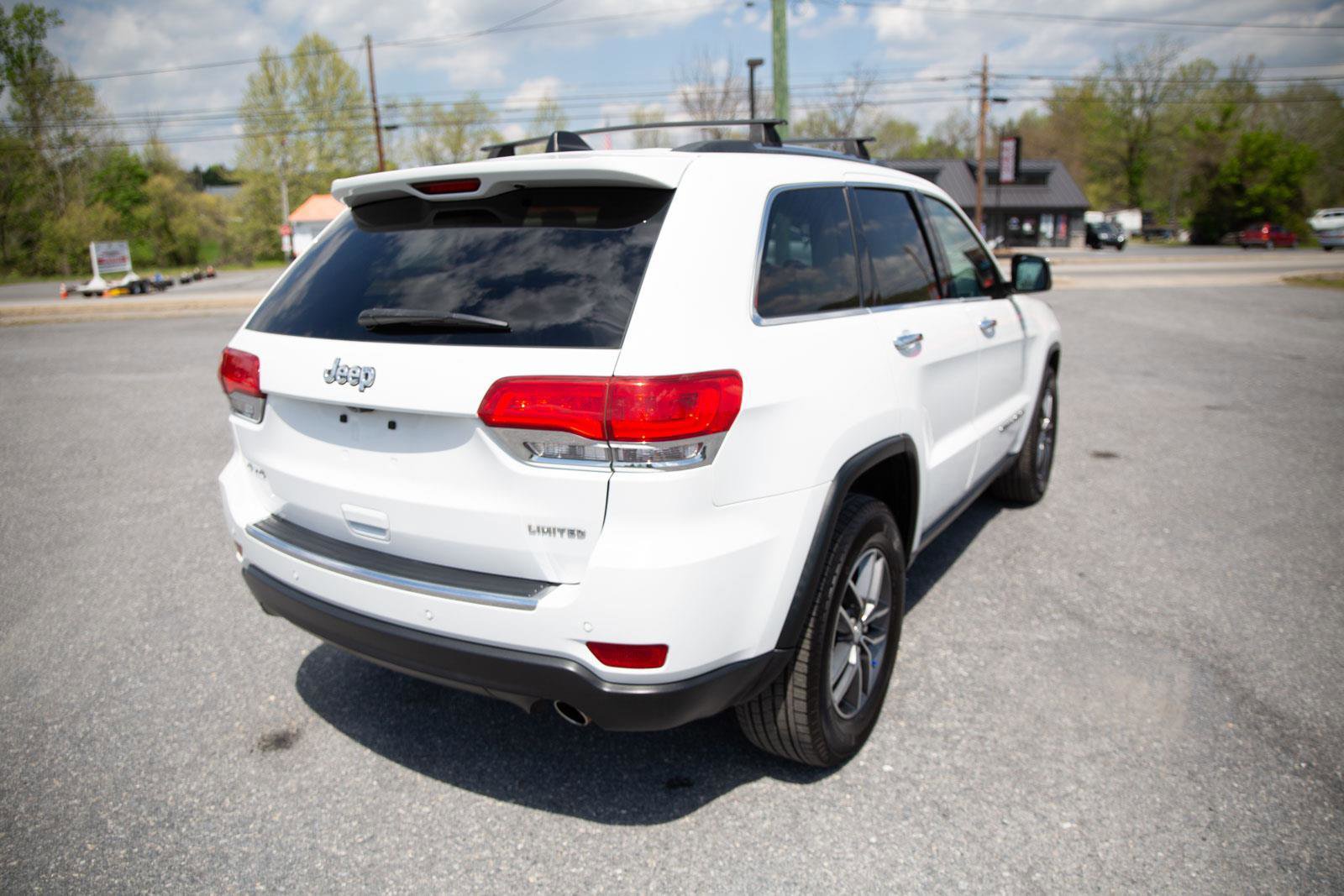 Used 2017 Jeep Grand Cherokee Limited AWD/4WD image 5