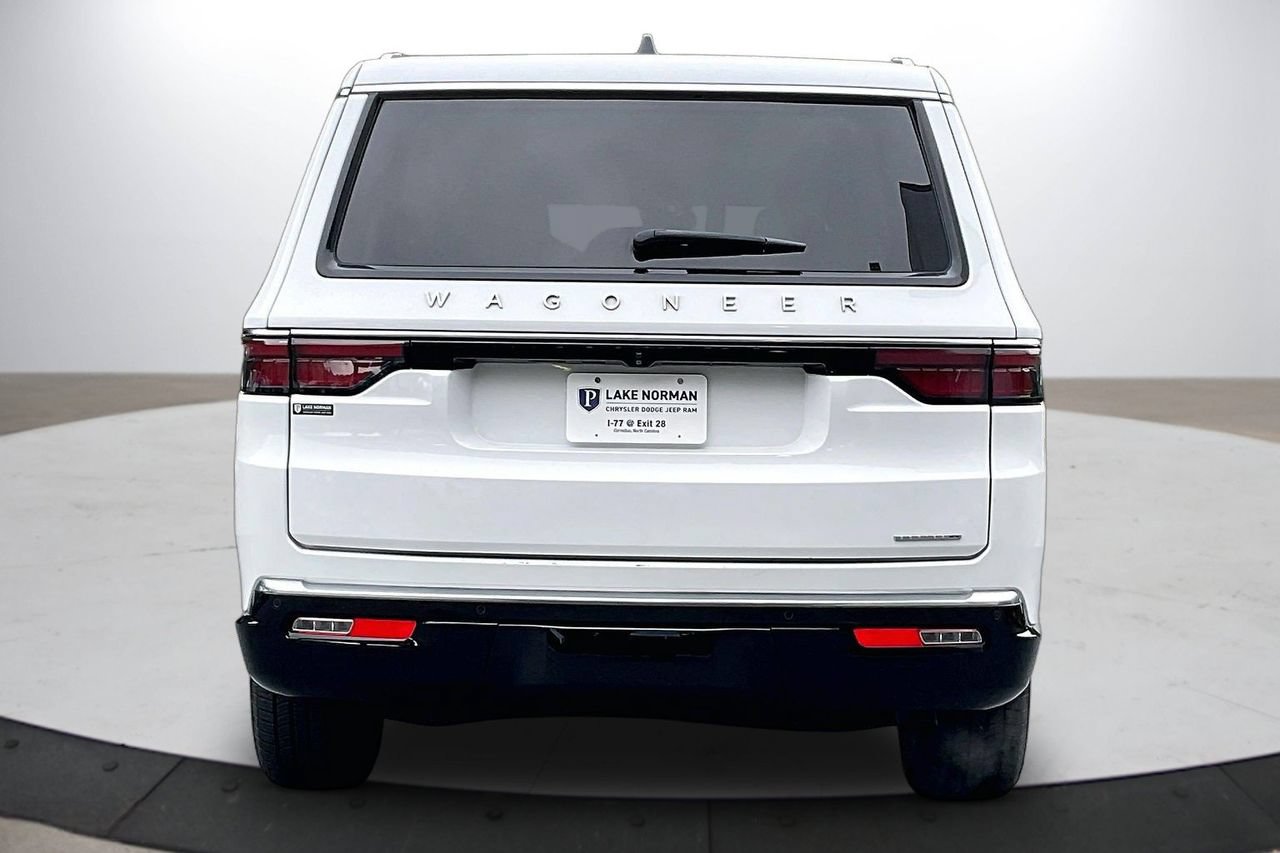 Certified 2024 Jeep Wagoneer L Series II w/ Flexible Seating Group AWD/4WD image 8