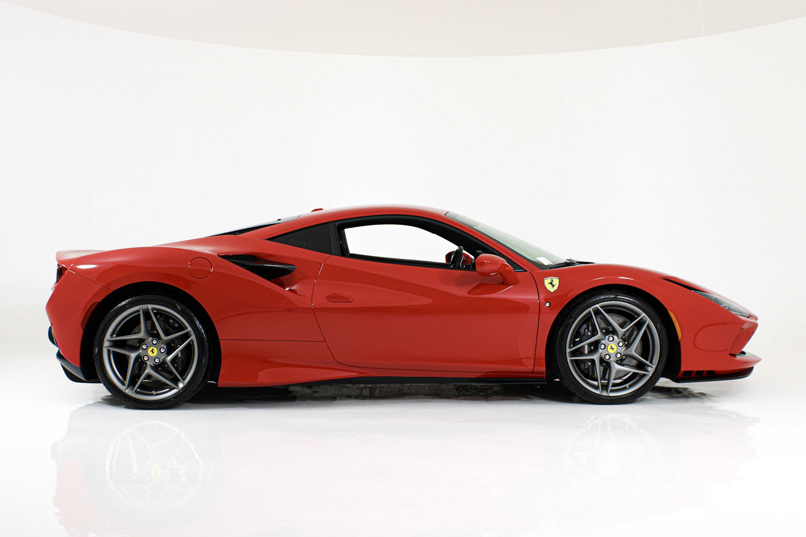 Certified 2021 Ferrari F8 Tributo RWD image 9