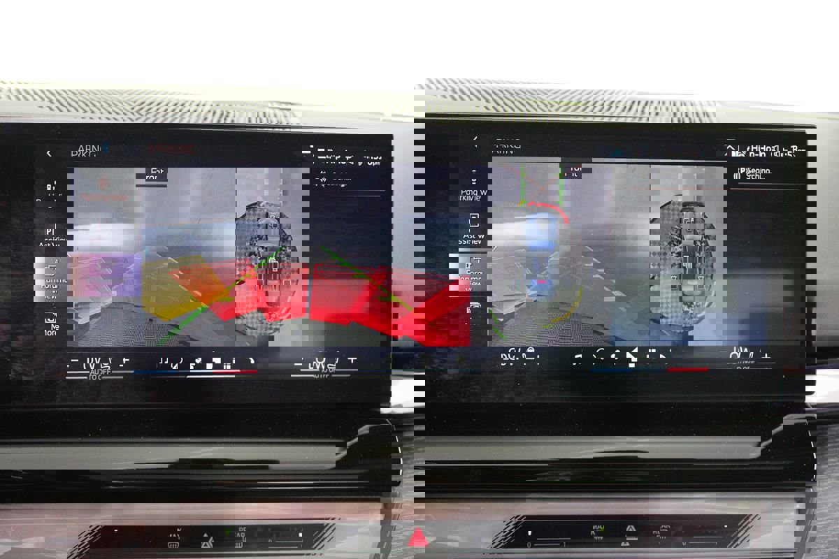 Used 2025 BMW i5 eDrive40i w/ M Sport Package image 40