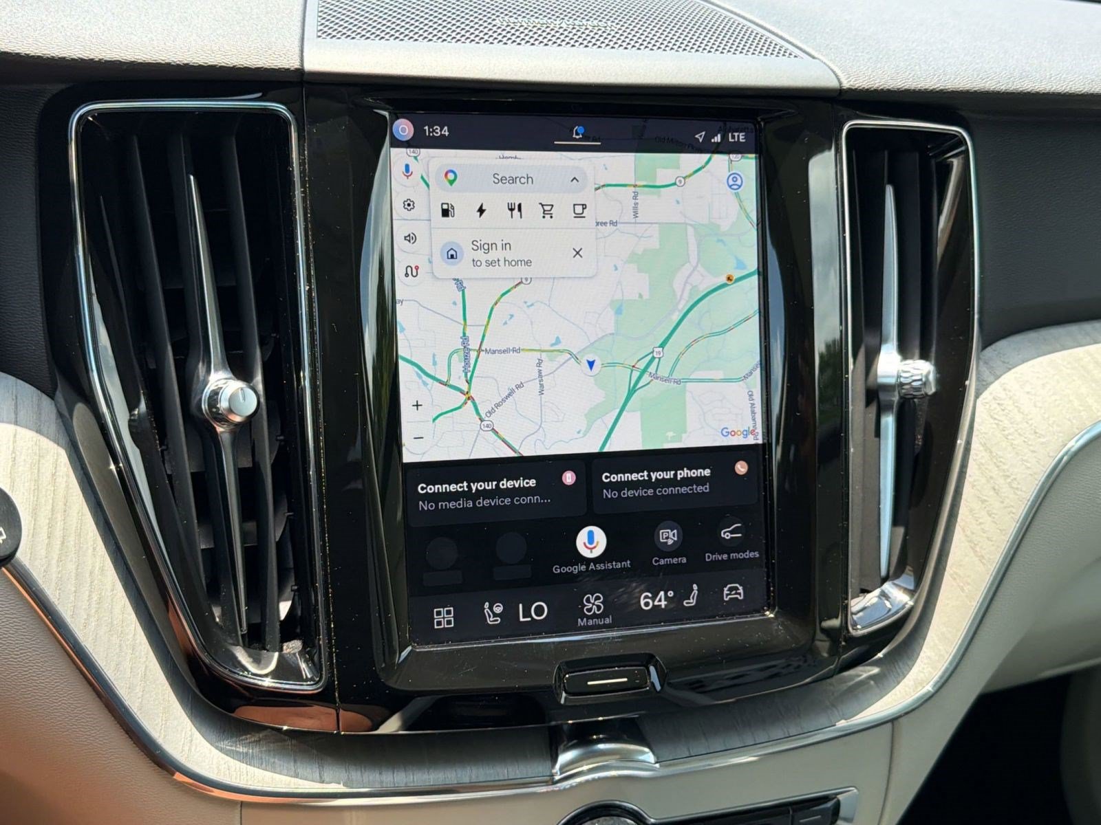 Certified 2024 Volvo XC60 T8 Plus w/ Climate Package AWD/4WD image 22
