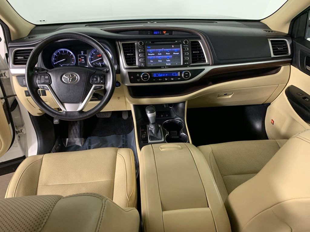 Used 2015 Toyota Highlander Limited w/ Driver Technology Package AWD/4WD image 39