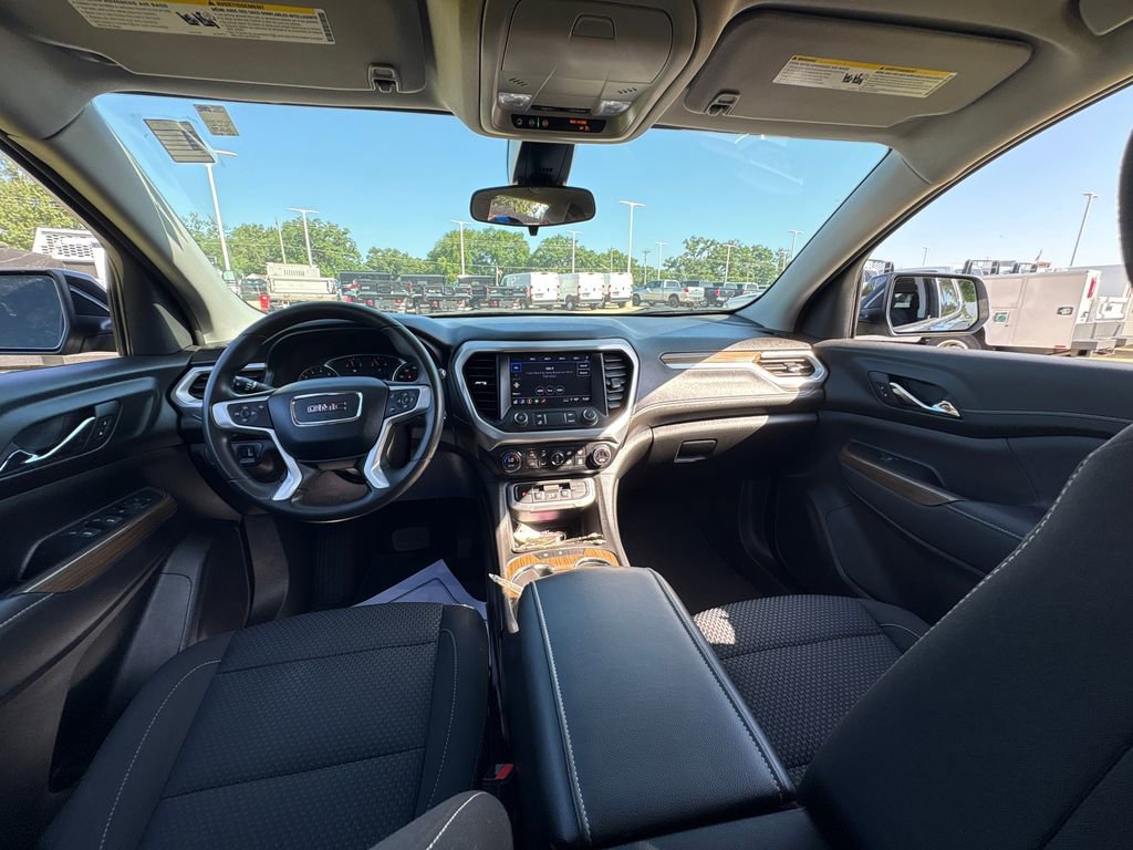 Used 2023 GMC Acadia SLE image 12