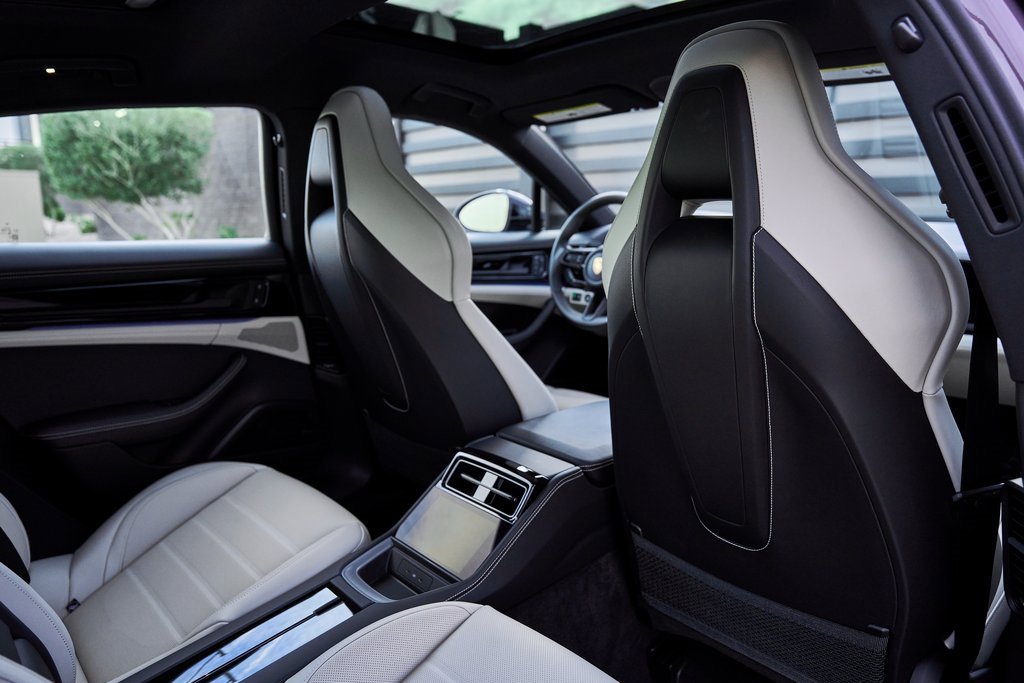 Used 2025 Porsche Panamera 4 w/ Premium Package image 44