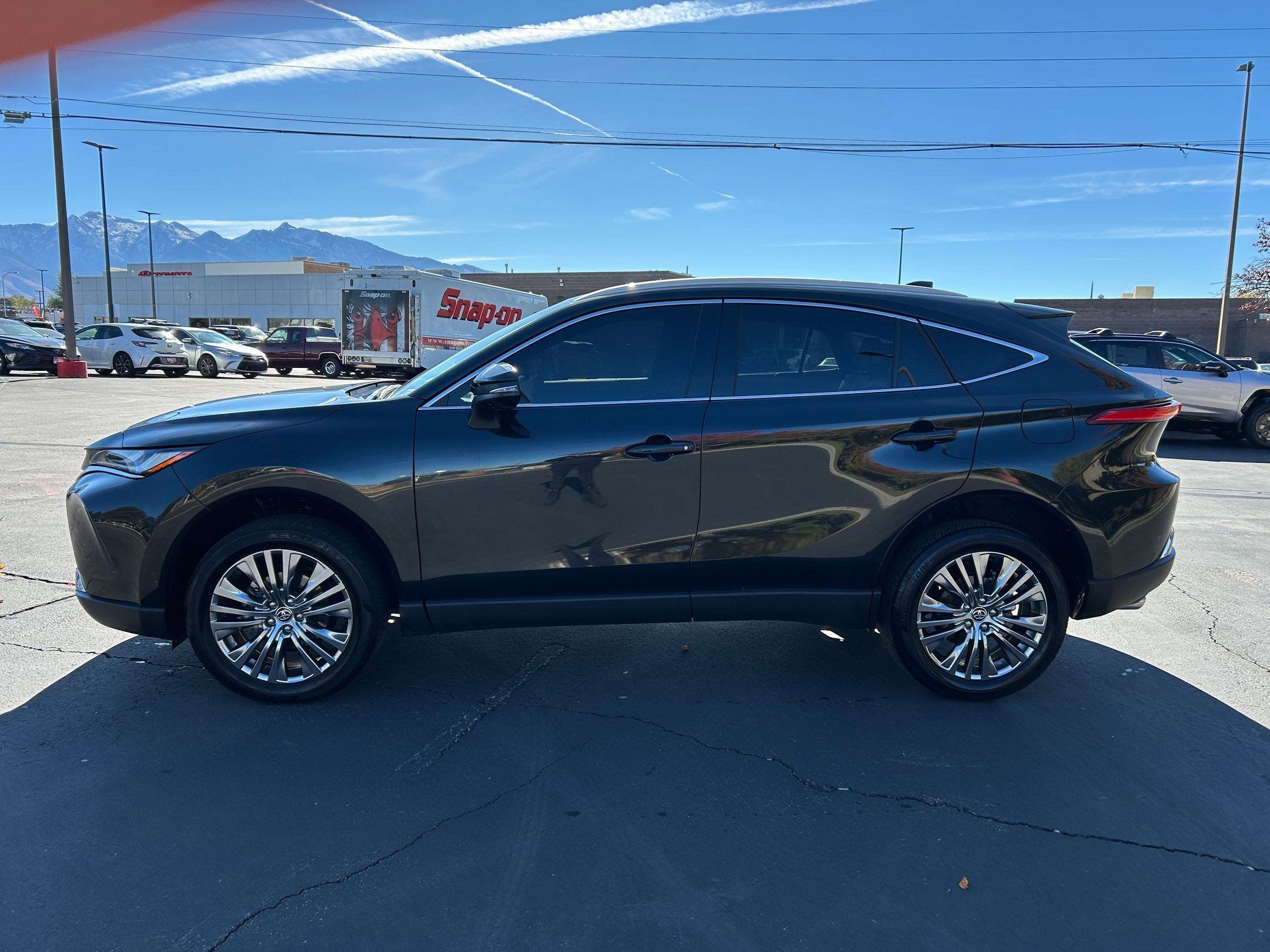 Used 2024 Toyota Venza Limited image 2