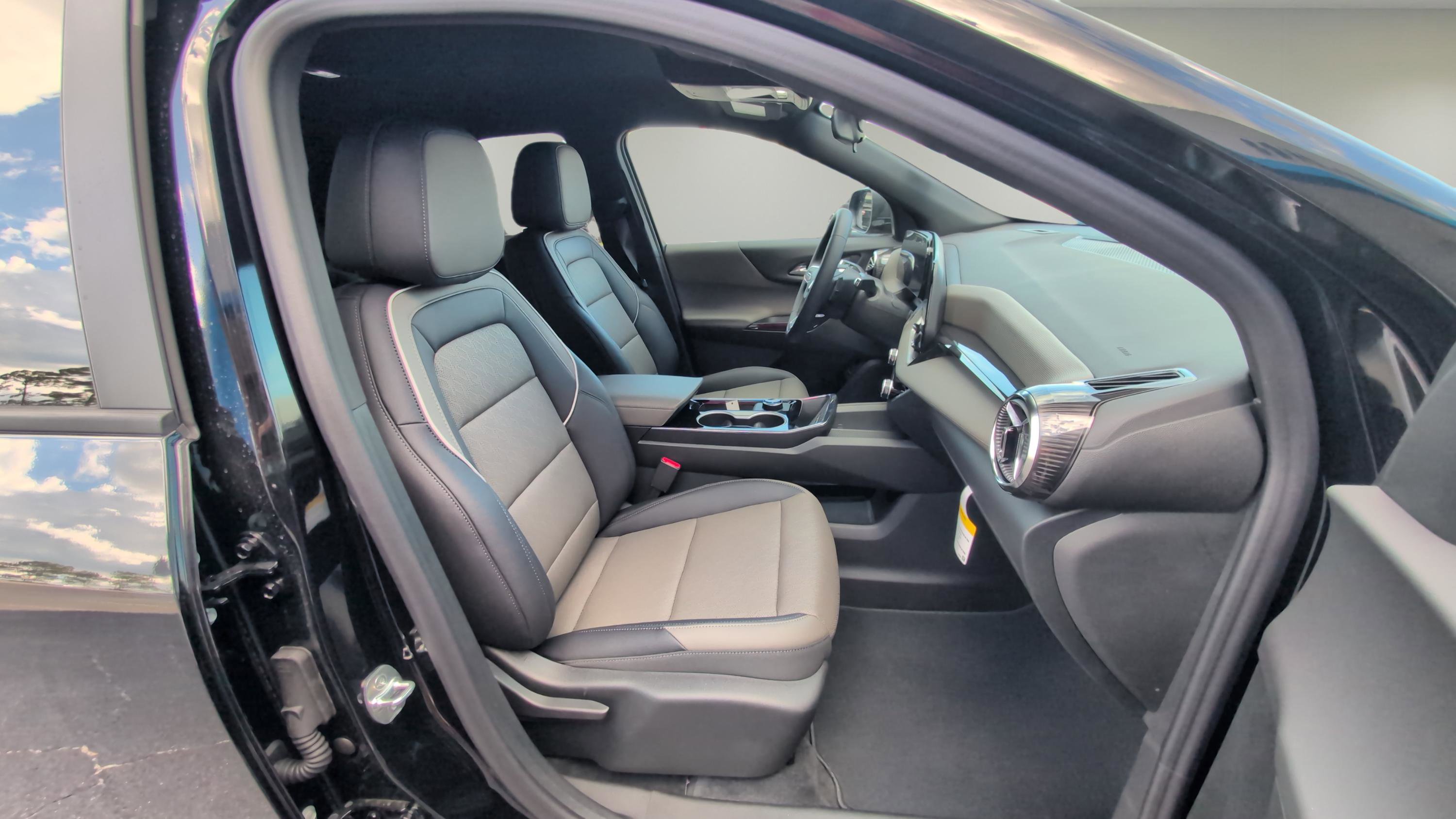 New 2026 Chevrolet Equinox LT w/ Convenience Package II image 12