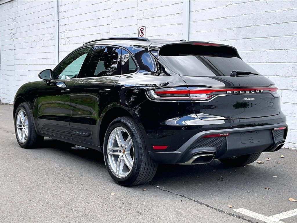 Certified 2023 Porsche Macan AWD/4WD image 3