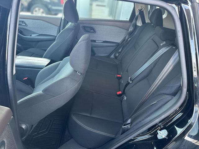 Used 2023 Nissan Rogue S image 22